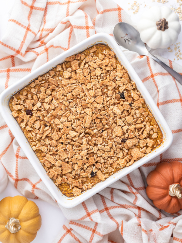 pan of baked pumpkin pie oatmeal