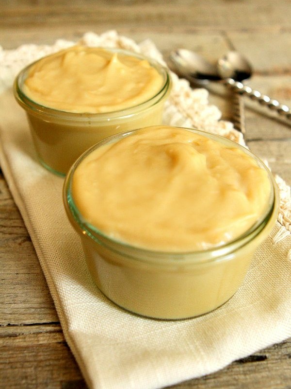 butterscotch pudding in glass dishes