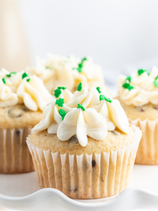 irish cream cupcakes with bailey's buttercream