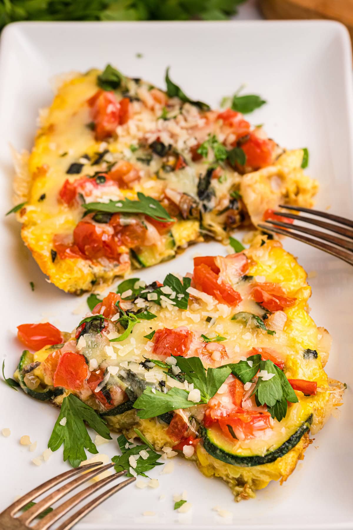 squash and tomato oven frittata slices